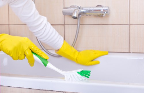 Local gutter clearance service in Hammersmith for blocked gutters and downpipes